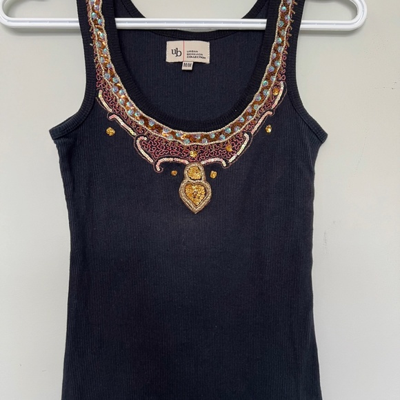 Urban Behaviour Medium size embellished neck line top - Picture 2 of 6